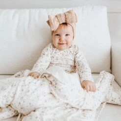 Gunamuna Cloud Blanket -Baby Go Round Store 49b2757f902eee14a51559a668c14693dedfd4eadca2a00987979836d2986228