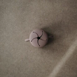 Mushie Snack Cup (Cloudy Mauve) -Baby Go Round Store 7O0A2962 600x 91b2ed1d 0df1 4475 93ab 4b4ac0d8e937