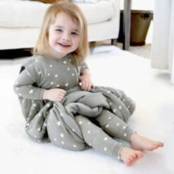 Gunamuna Sleep Bag 1.0 -Baby Go Round Store 8d6733109e90d5928174eafdc79f2c3ba92ab5ab43cbaed7c050c7878abdec41