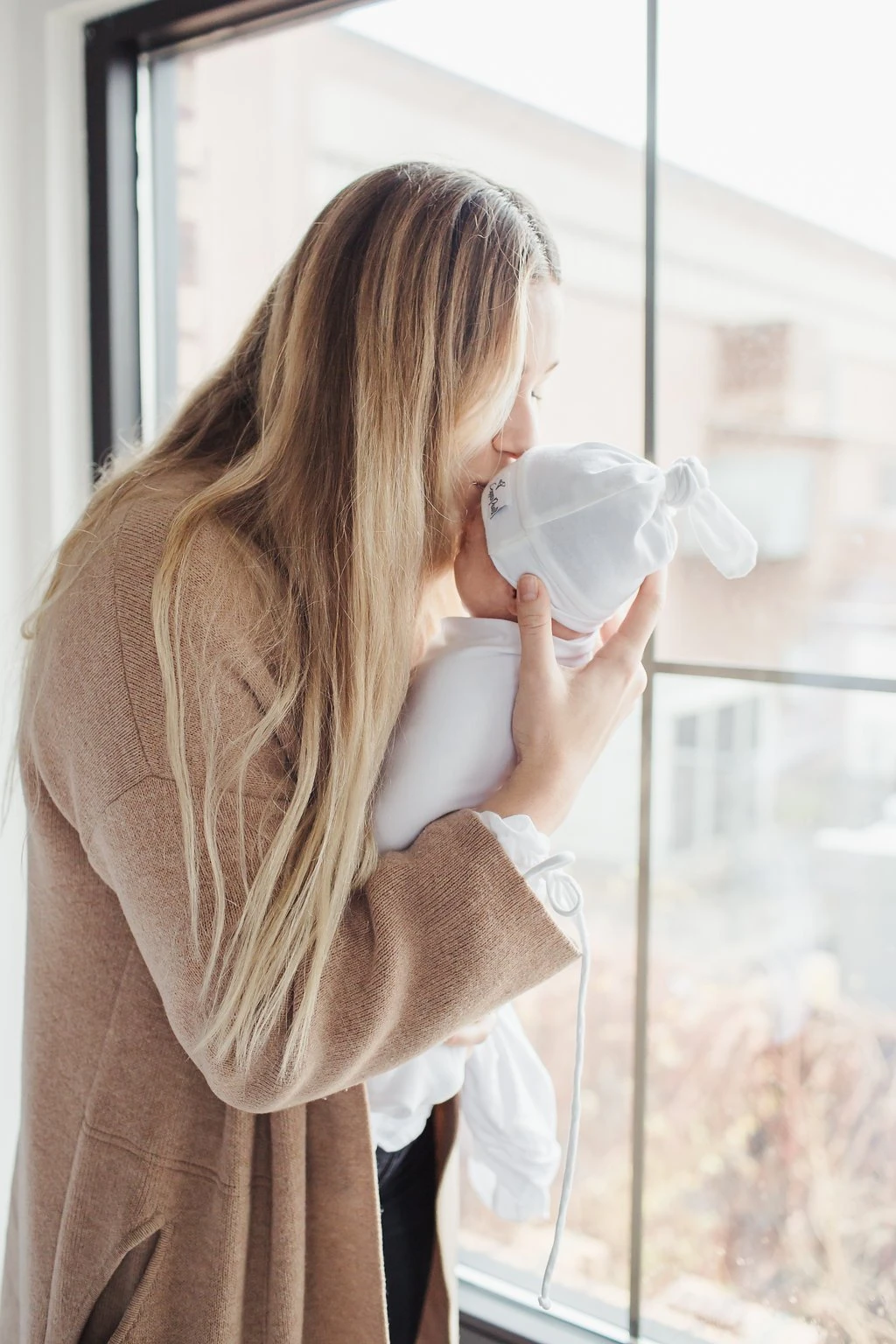 Copper Pearl Top Knot Hat - Dove 4 Copper Pearl Top Knot Hat - Dove - Image 4