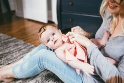 Copper Pearl 6 Ultra Soft Wash Cloths - Pink/White -Baby Go Round Store EmmyLowePhotoCopperPearlJuly22 1 c1ed2aff 192e 401a 88a3 ba609035506d