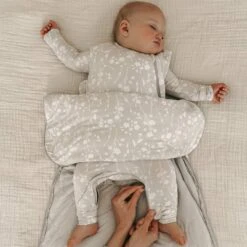 Gunamuna Sleep Bag 1.0 -Baby Go Round Store b5a9208bb3160633b155d8d0f7d5053d5945c3632bc1d4854dacd438db334dcc