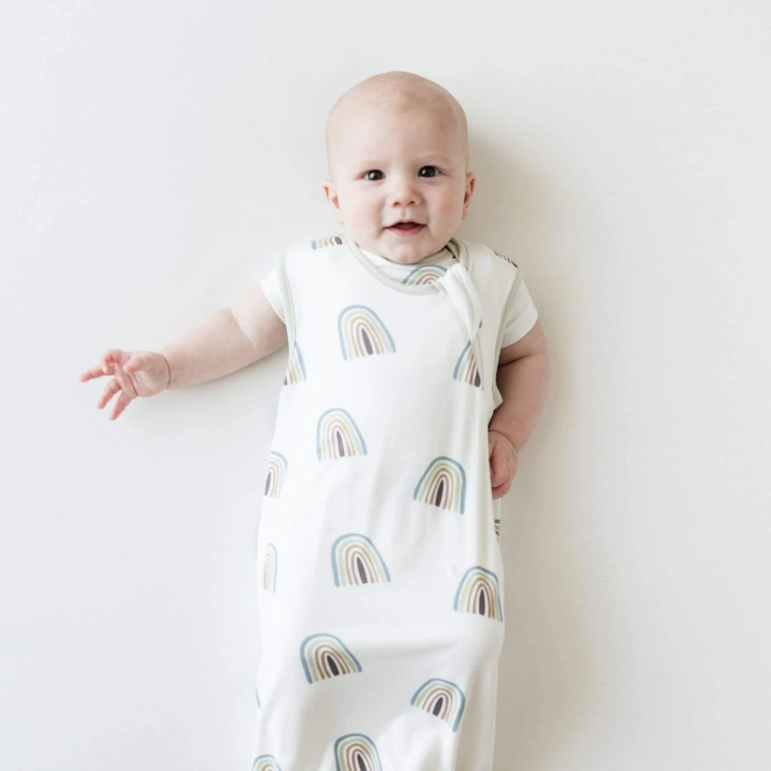 Kyte Baby Printed Sleep Bag .5 Tog - Aloe Rainbow 3 Kyte Baby Printed Sleep Bag .5 Tog - Aloe Rainbow - Image 3