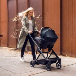 Thule Shine Stroller -Baby Go Round Store shine lifestyle 2 13ec10e2 f90c 474e 9dba e943cf6ce139